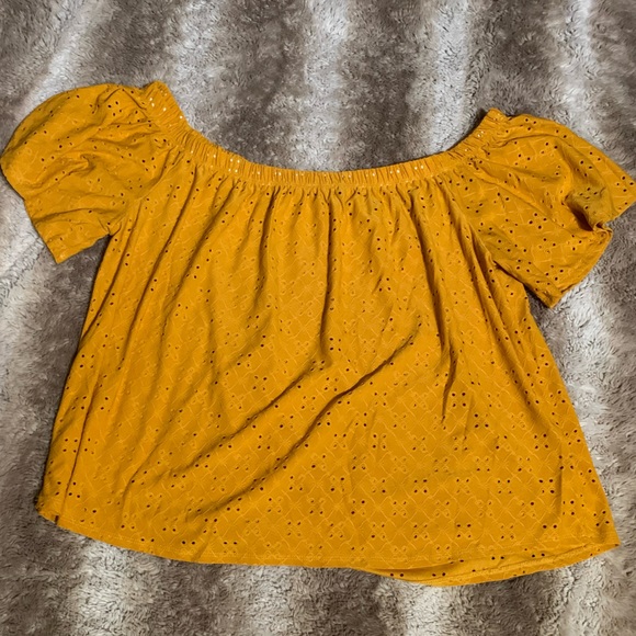 Plus size eyelet top - Picture 3 of 5